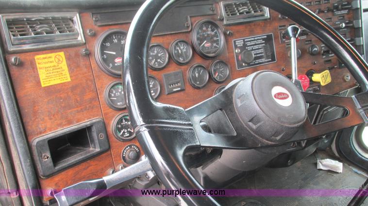 image for item I3050 1999 Peterbilt 377 semi truck