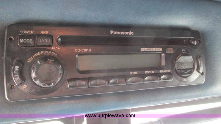 image for item I3050 1999 Peterbilt 377 semi truck