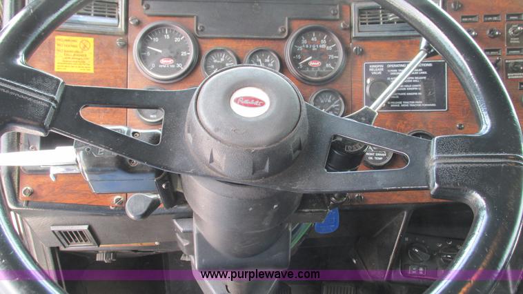 image for item I3050 1999 Peterbilt 377 semi truck