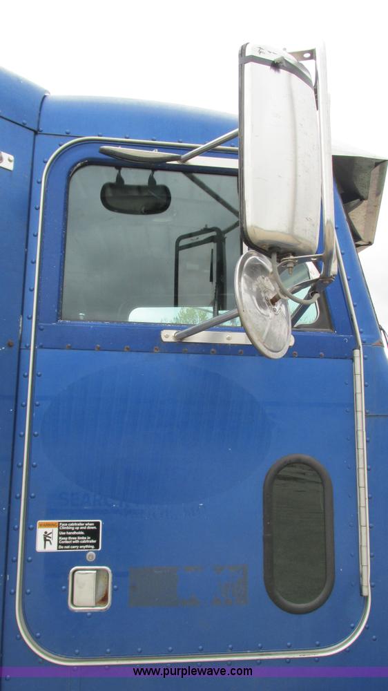 image for item I3050 1999 Peterbilt 377 semi truck