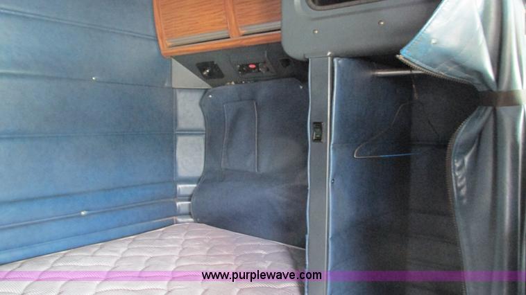 image for item I3050 1999 Peterbilt 377 semi truck