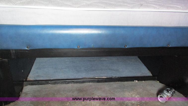 image for item I3050 1999 Peterbilt 377 semi truck