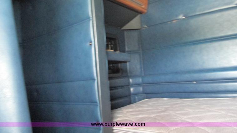 image for item I3050 1999 Peterbilt 377 semi truck