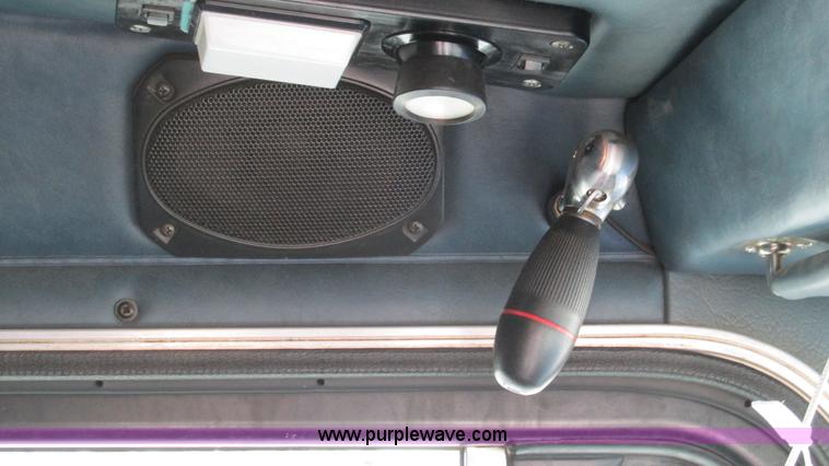 image for item I3050 1999 Peterbilt 377 semi truck