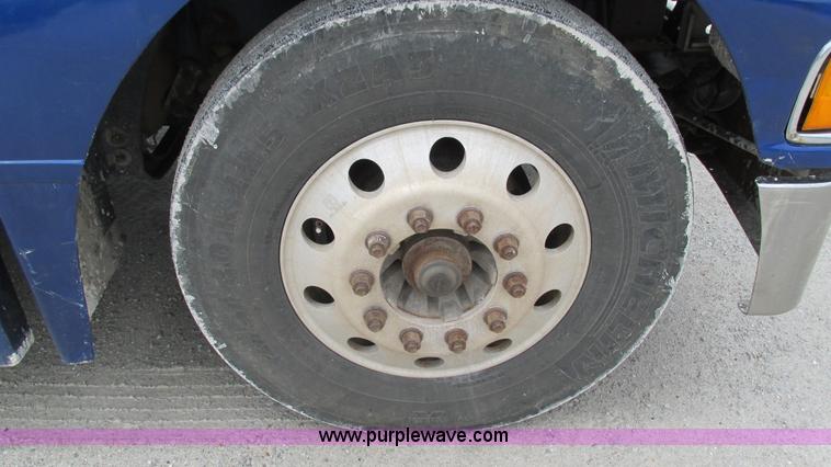 image for item I3050 1999 Peterbilt 377 semi truck