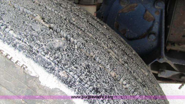 image for item I3050 1999 Peterbilt 377 semi truck