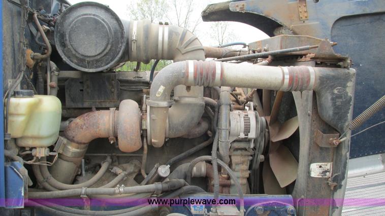 image for item I3050 1999 Peterbilt 377 semi truck