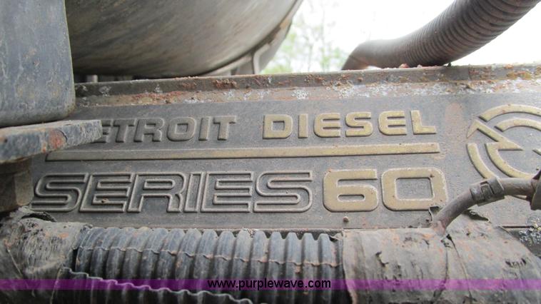 image for item I3050 1999 Peterbilt 377 semi truck