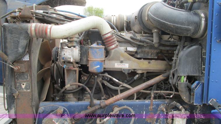 image for item I3050 1999 Peterbilt 377 semi truck