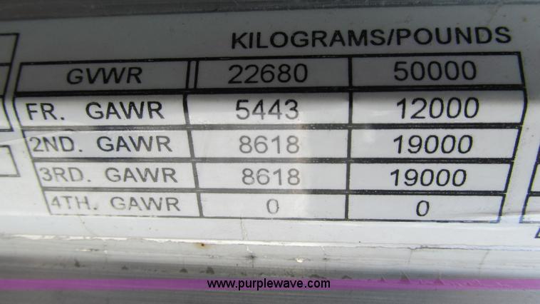 image for item I3050 1999 Peterbilt 377 semi truck