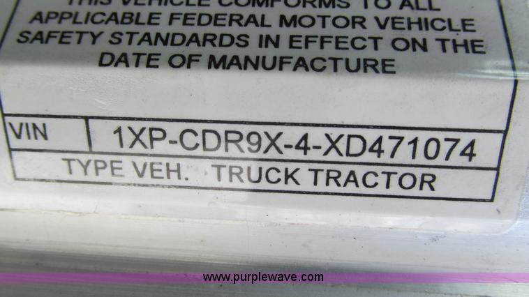 image for item I3050 1999 Peterbilt 377 semi truck