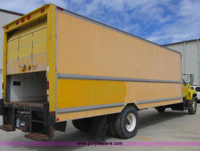image for item K2106 1996 GMC TopKick box truck