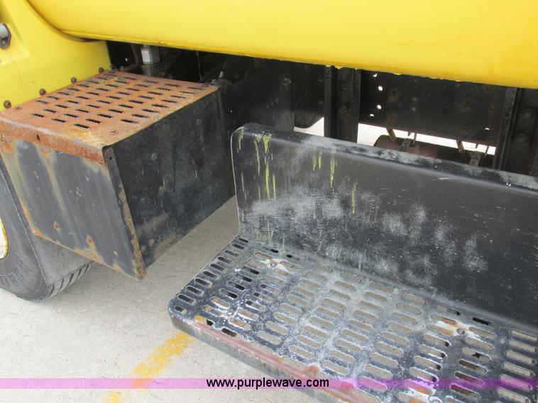 image for item K2106 1996 GMC TopKick box truck