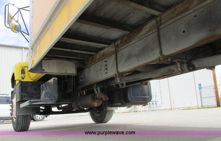 image for item K2106 1996 GMC TopKick box truck