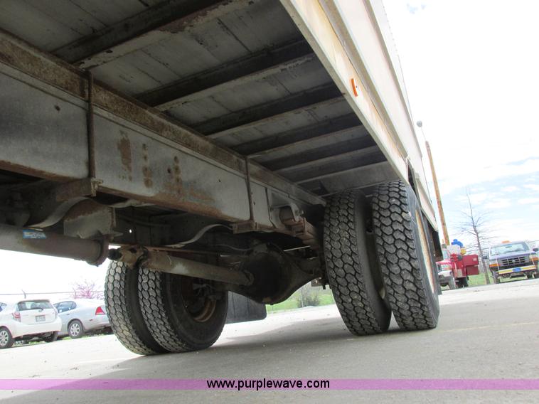 image for item K2106 1996 GMC TopKick box truck