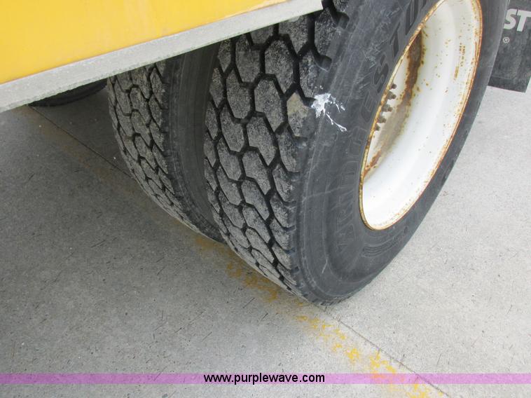 image for item K2106 1996 GMC TopKick box truck