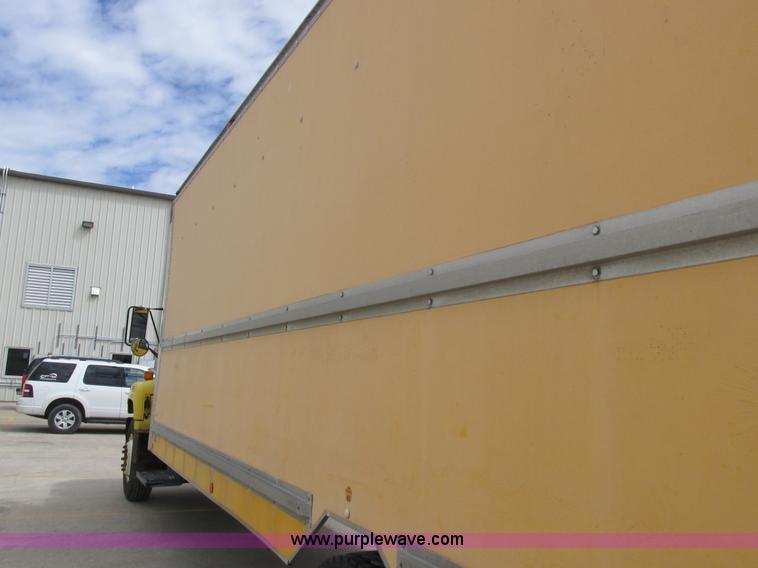 image for item K2106 1996 GMC TopKick box truck
