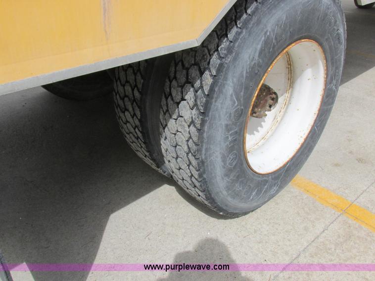 image for item K2106 1996 GMC TopKick box truck