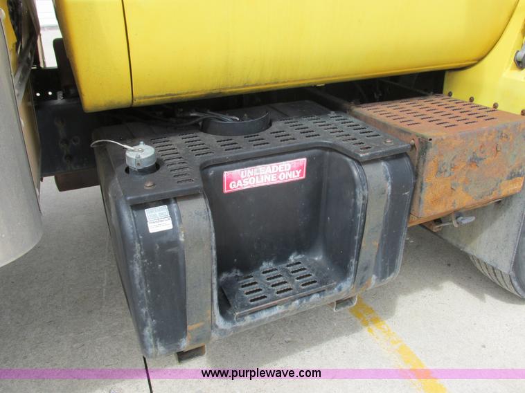 image for item K2106 1996 GMC TopKick box truck