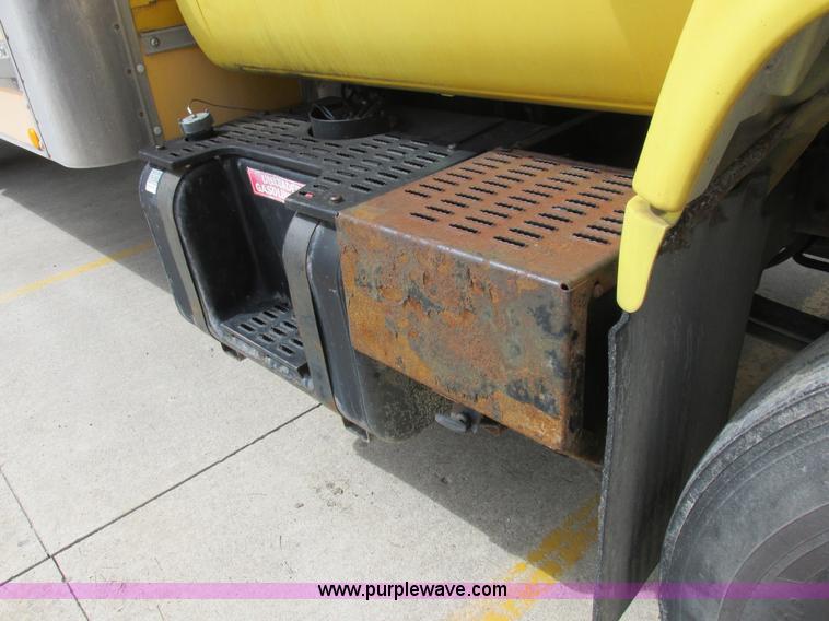 image for item K2106 1996 GMC TopKick box truck