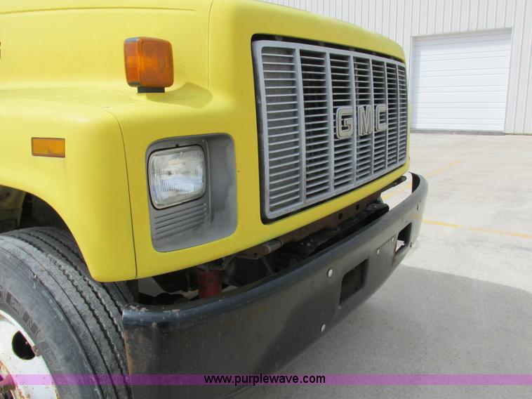 image for item K2106 1996 GMC TopKick box truck
