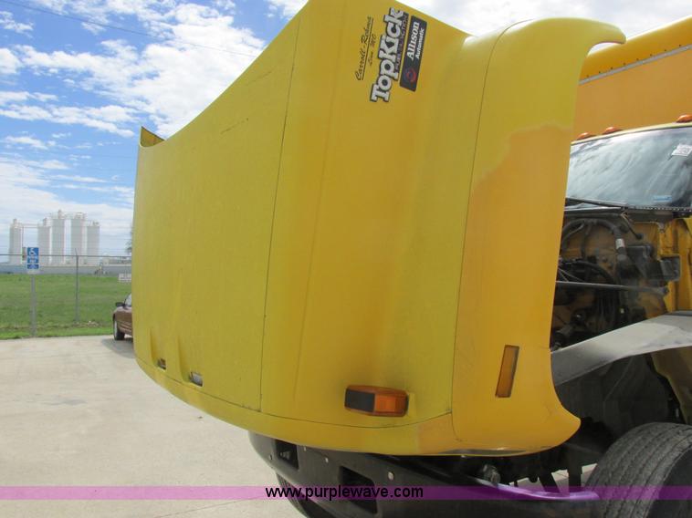 image for item K2106 1996 GMC TopKick box truck