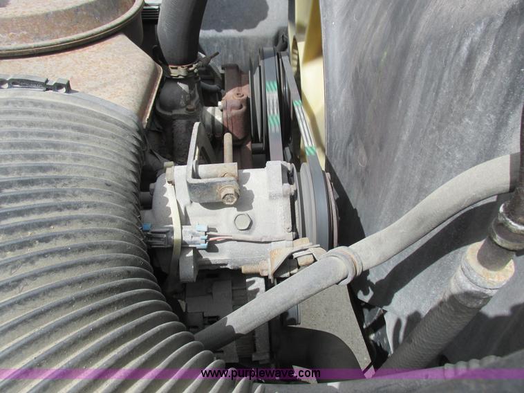 image for item K2106 1996 GMC TopKick box truck