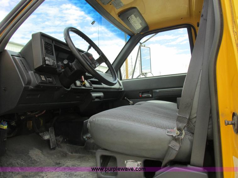 image for item K2106 1996 GMC TopKick box truck
