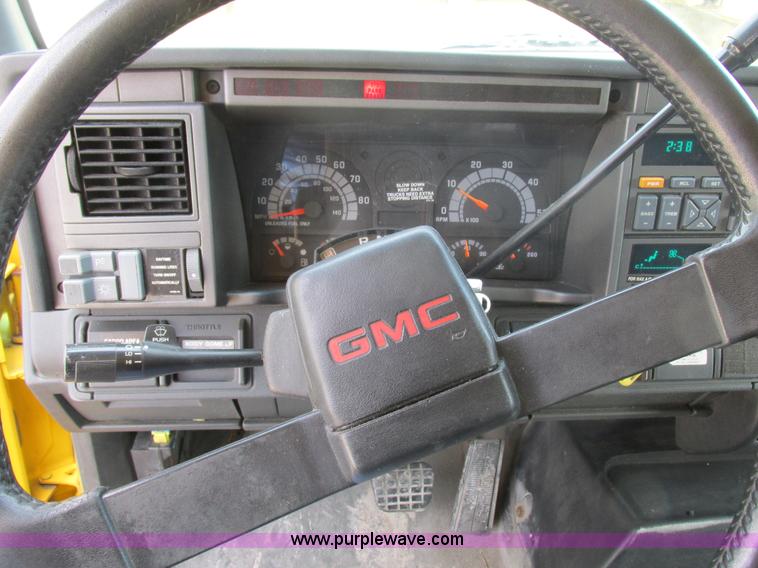 image for item K2106 1996 GMC TopKick box truck