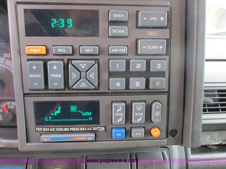 image for item K2106 1996 GMC TopKick box truck