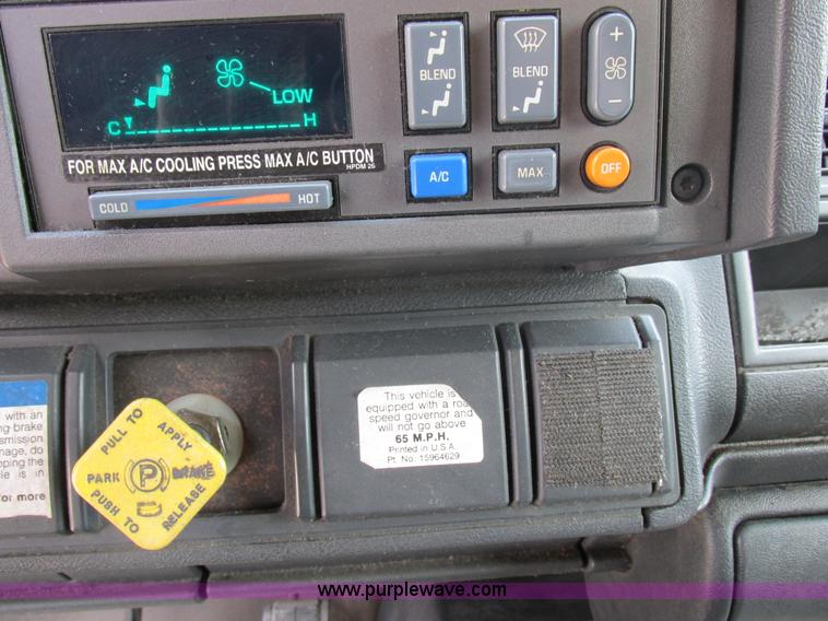 image for item K2106 1996 GMC TopKick box truck