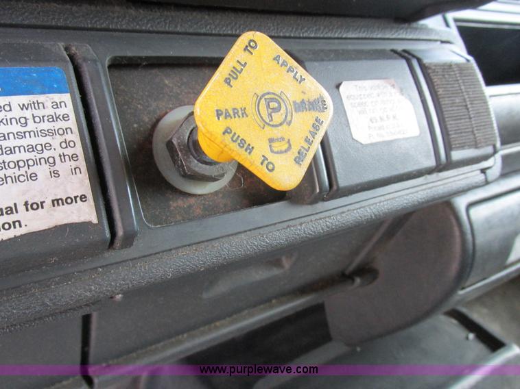 image for item K2106 1996 GMC TopKick box truck