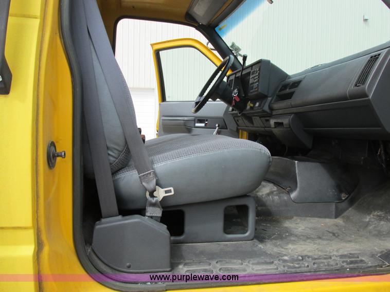 image for item K2106 1996 GMC TopKick box truck
