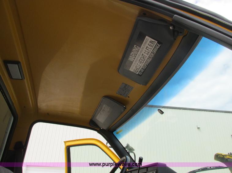 image for item K2106 1996 GMC TopKick box truck