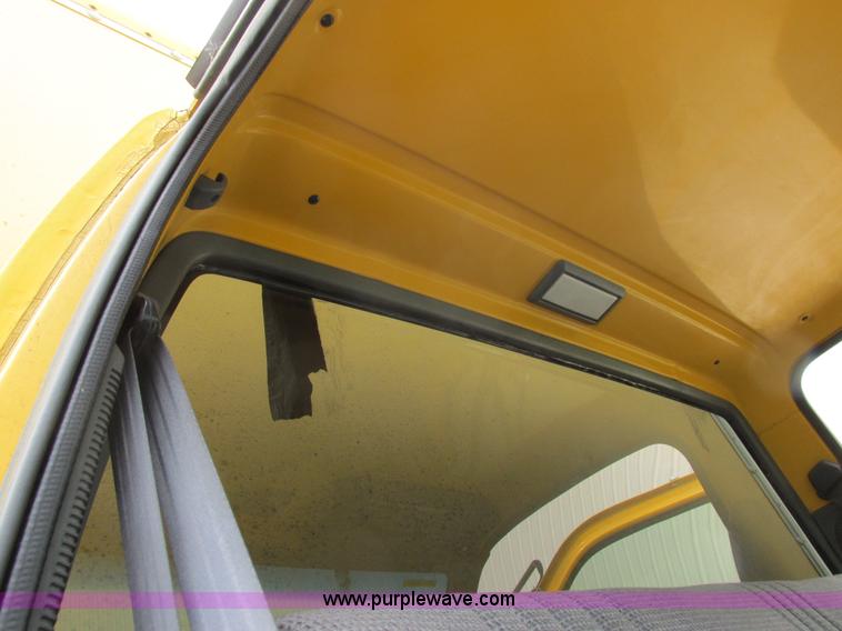 image for item K2106 1996 GMC TopKick box truck