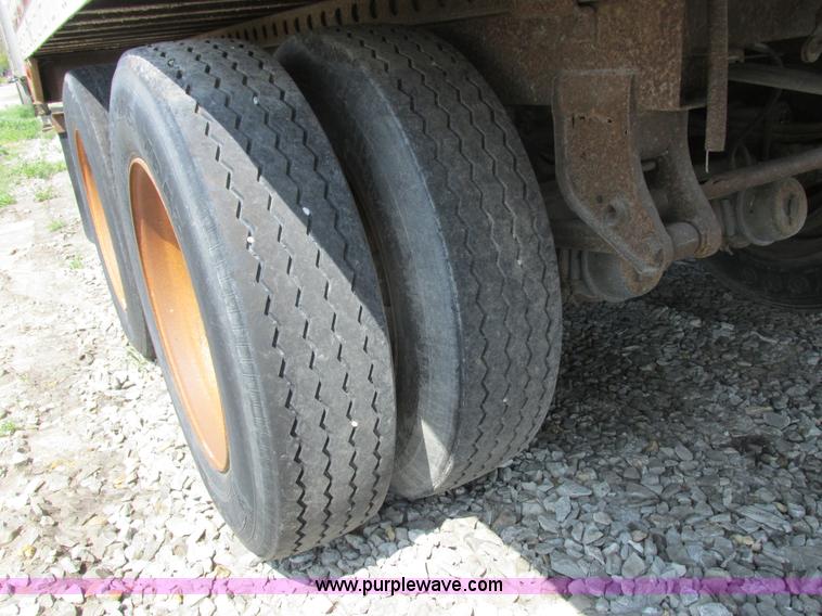 image for item K2112 1995 Trailmobile dry van trailer