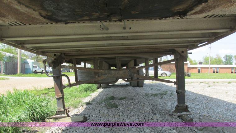 image for item K2113 1963 Fruehauf dry van trailer