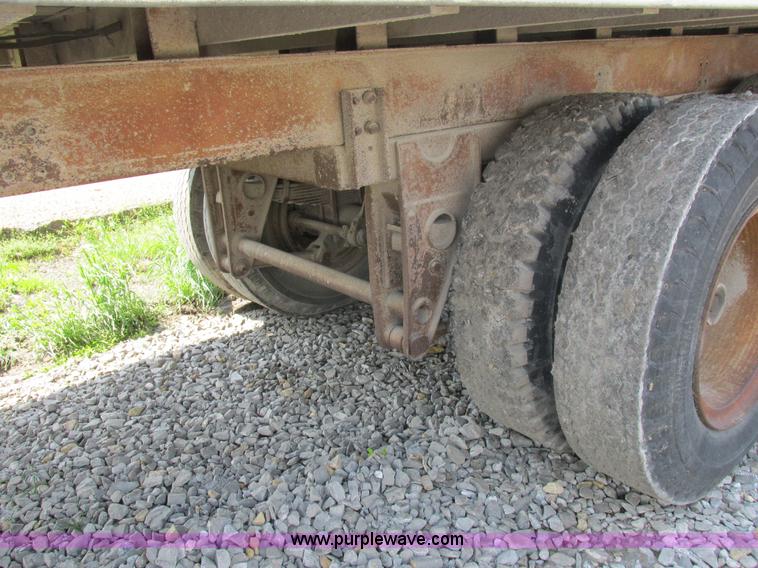 image for item K2113 1963 Fruehauf dry van trailer