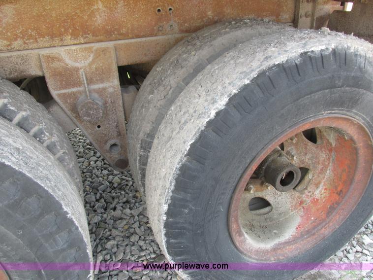 image for item K2113 1963 Fruehauf dry van trailer