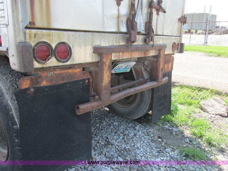 image for item K2113 1963 Fruehauf dry van trailer