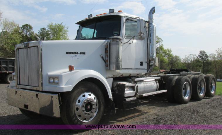 image for item K5022 1997 Western Star 4964EX semi truck