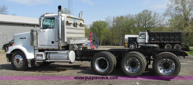 image for item K5022 1997 Western Star 4964EX semi truck