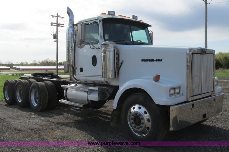 image for item K5022 1997 Western Star 4964EX semi truck
