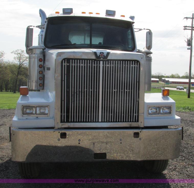 image for item K5022 1997 Western Star 4964EX semi truck