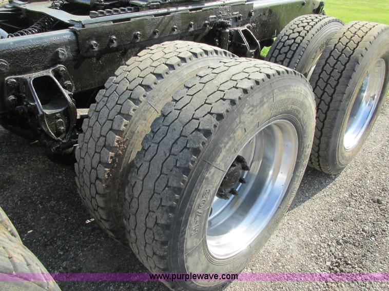 image for item K5022 1997 Western Star 4964EX semi truck