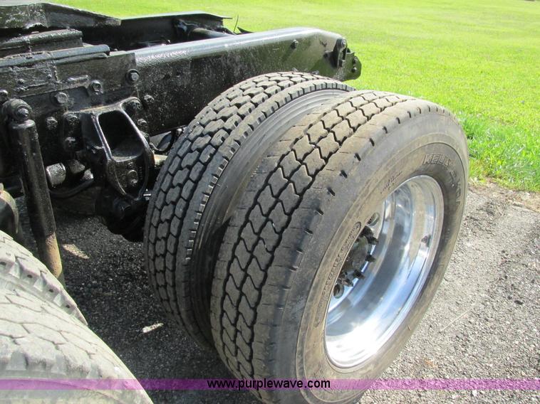 image for item K5022 1997 Western Star 4964EX semi truck