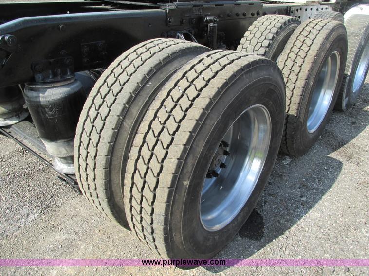 image for item K5022 1997 Western Star 4964EX semi truck