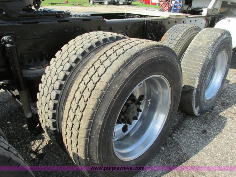 image for item K5022 1997 Western Star 4964EX semi truck