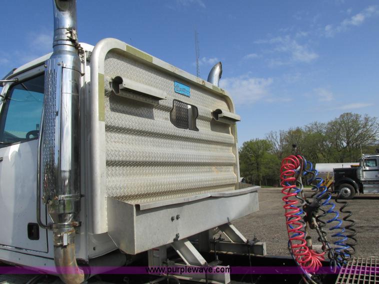 image for item K5022 1997 Western Star 4964EX semi truck