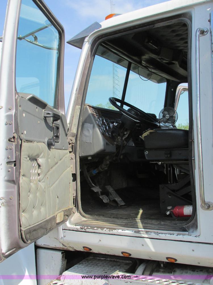 image for item K5022 1997 Western Star 4964EX semi truck